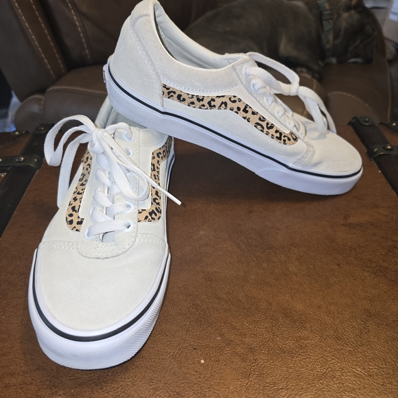 Vans Shoes - VANS Sneakers Women's Size 7.5 Leopard Print Skate Board Lace Up Shoes 507698